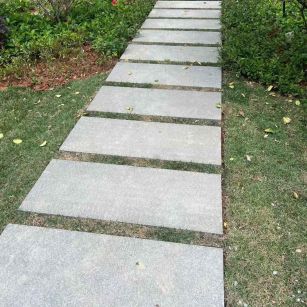 云浮 芝麻黑小区踏步、汀步石铺装效果