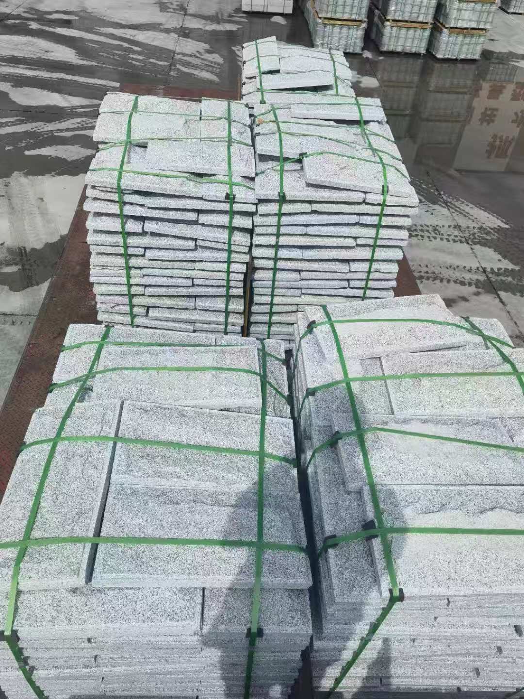 云浮 芝麻白蘑菇石装车出货