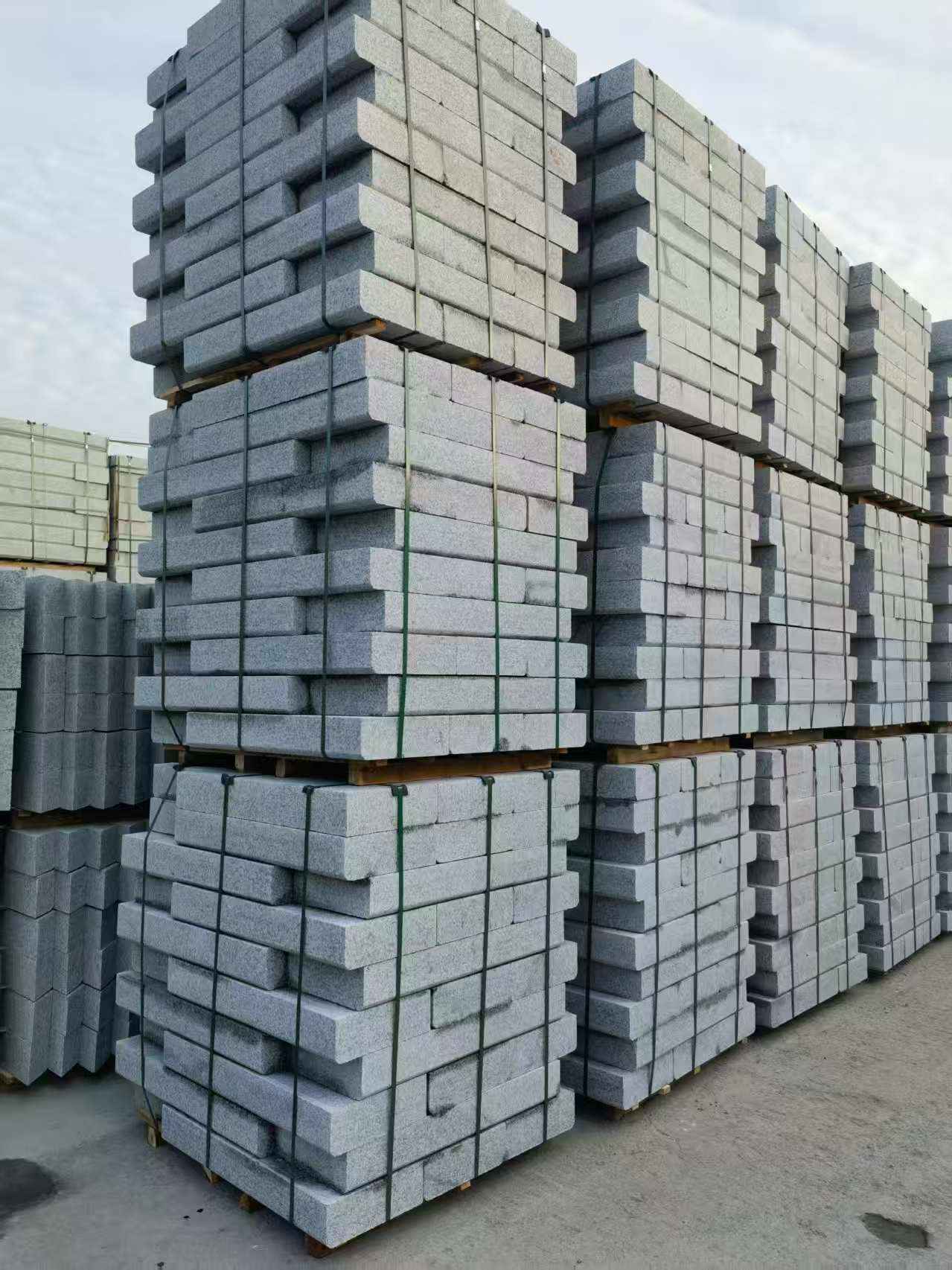 云浮 路沿石（路侧石），颜色一致，尺寸标准