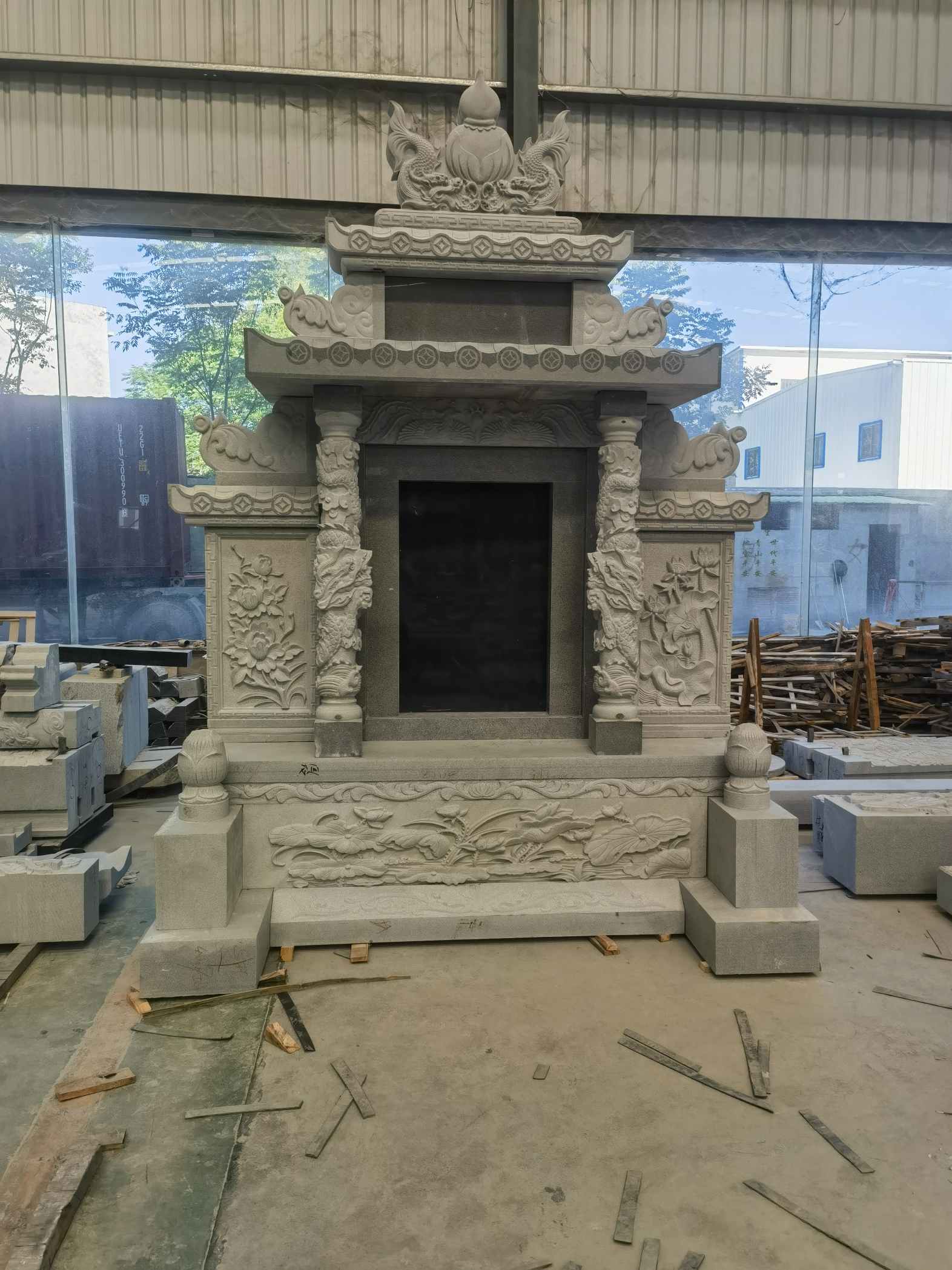 云浮 芝麻灰高档墓碑、土墓，一套也支持定做