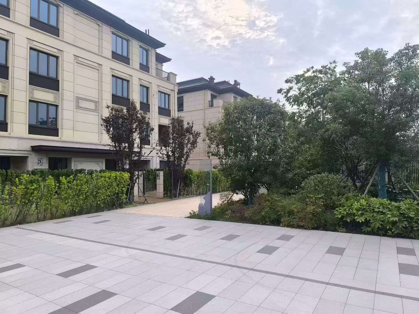 云浮 芝麻白与芝麻白搭配铺装，尺寸1200*600