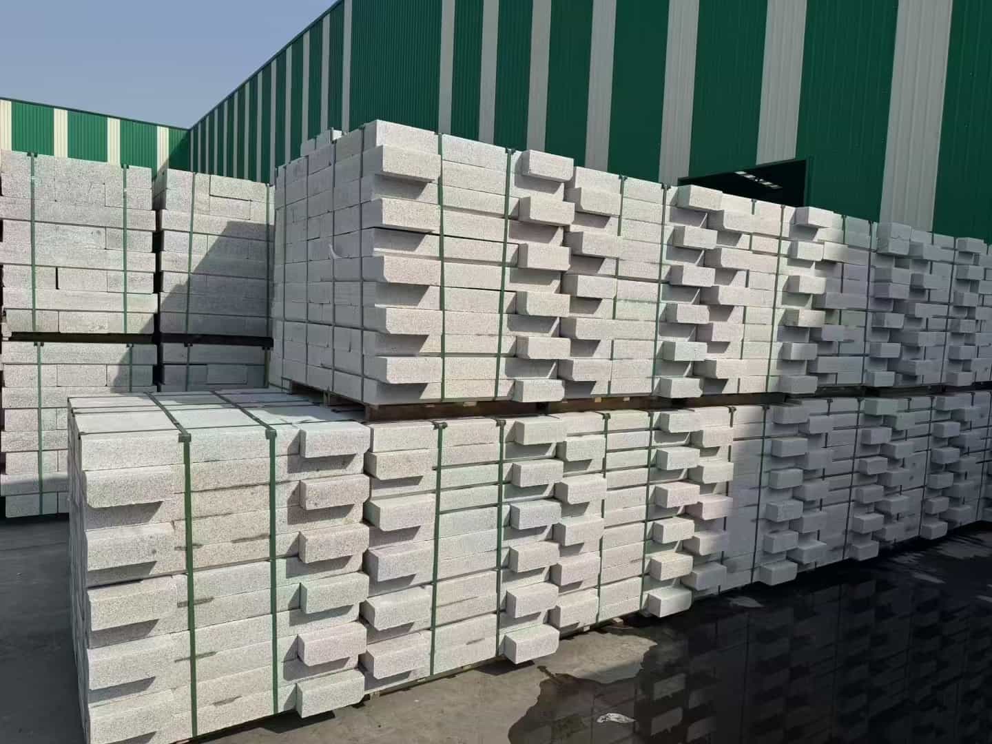 云浮芝麻白路沿石