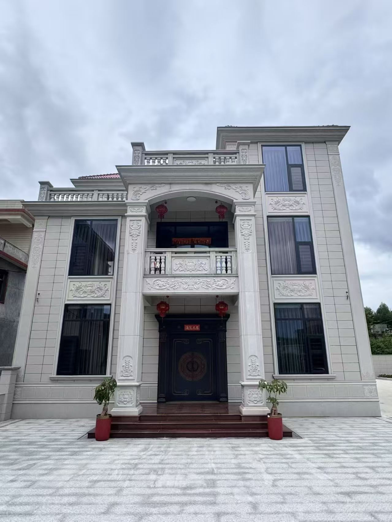 云浮 芝麻白石材别墅干挂案例展示