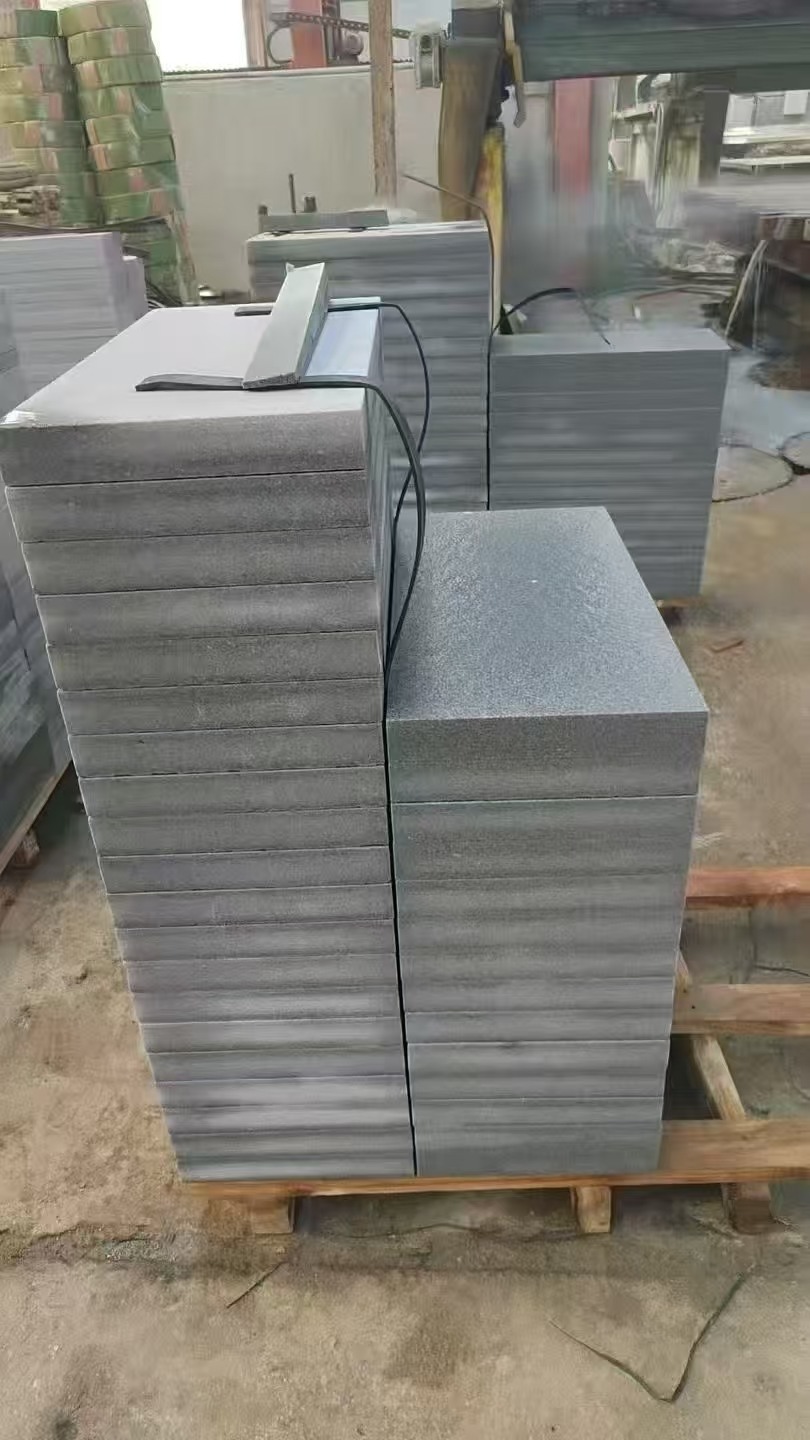 云浮 芝麻灰火烧面300*600*50地铺石材