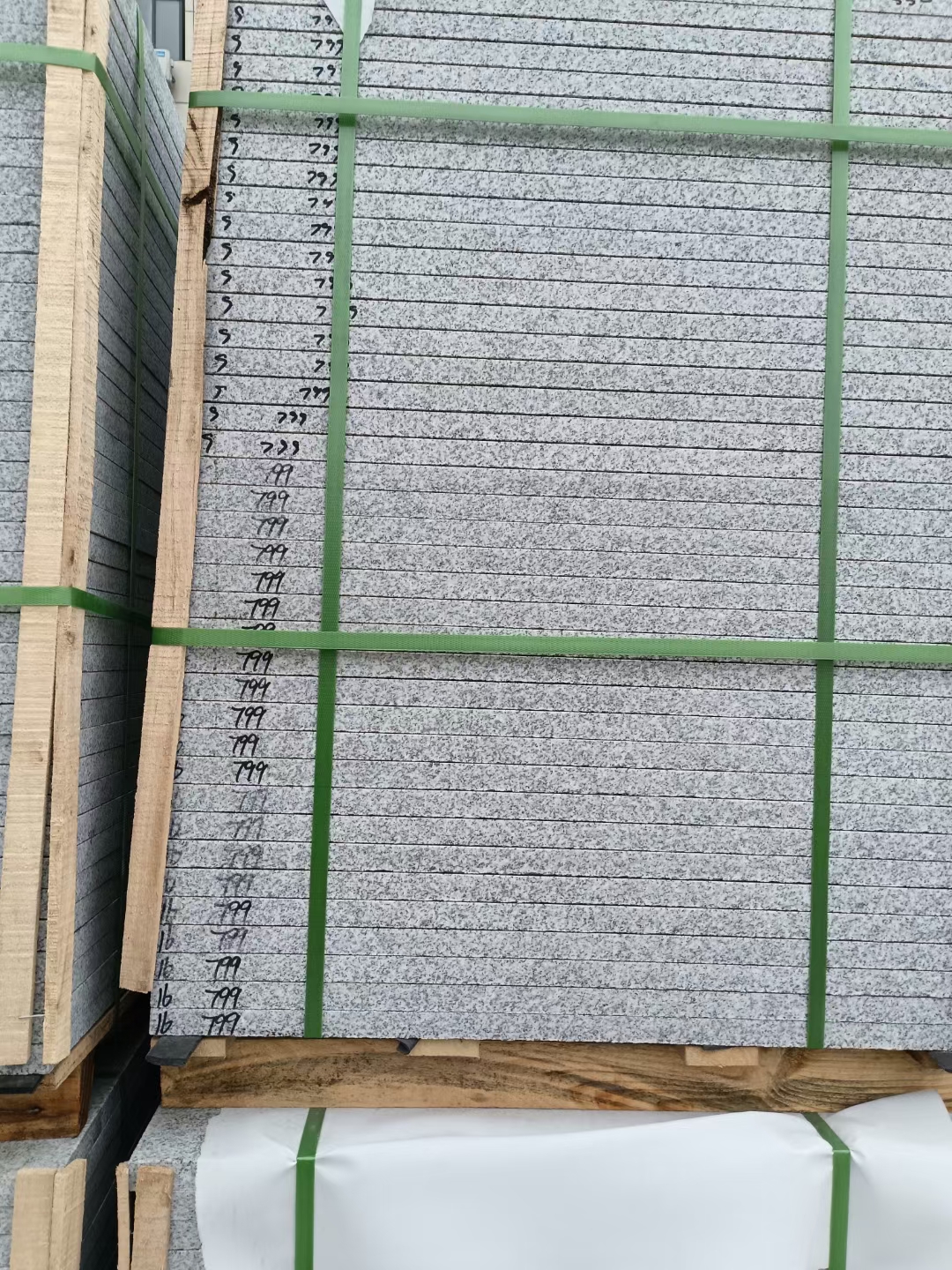 云浮 芝麻白石材地铺做法